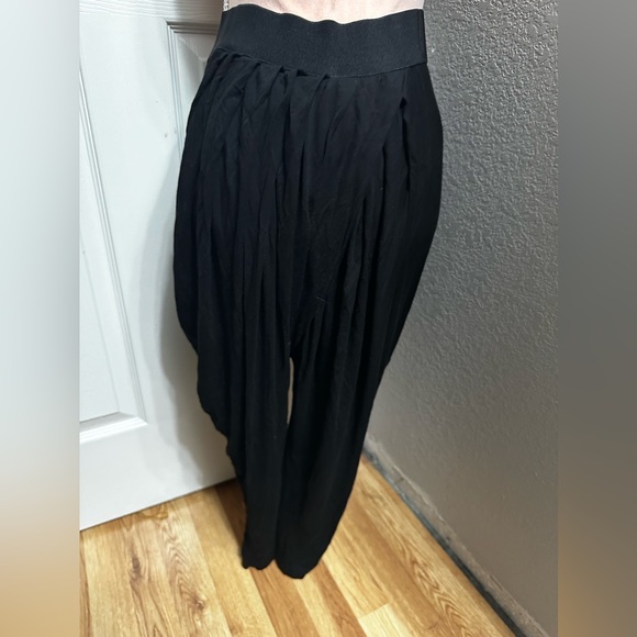 Forever 21 Tonal Harem Pants in Black - Picture 3 of 8